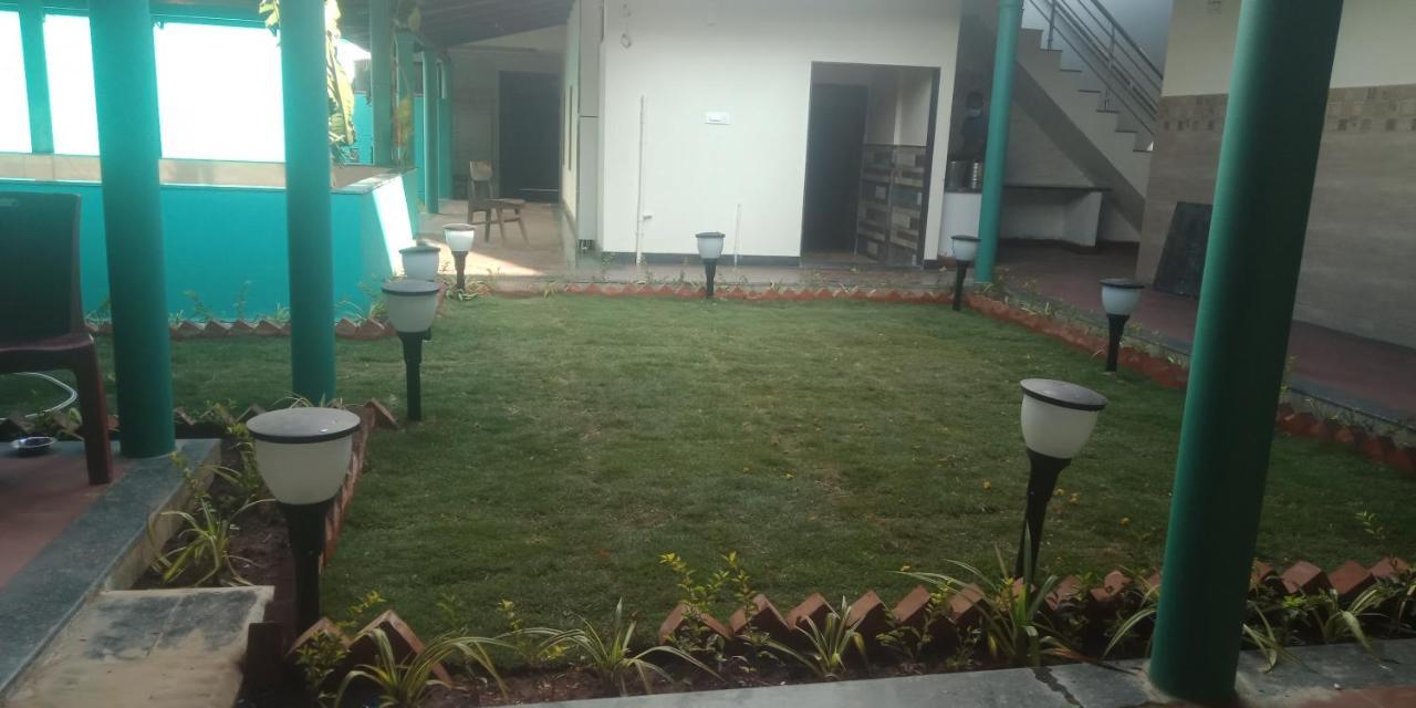 M G Residency Hotel Chikmagalūr Kültér fotó