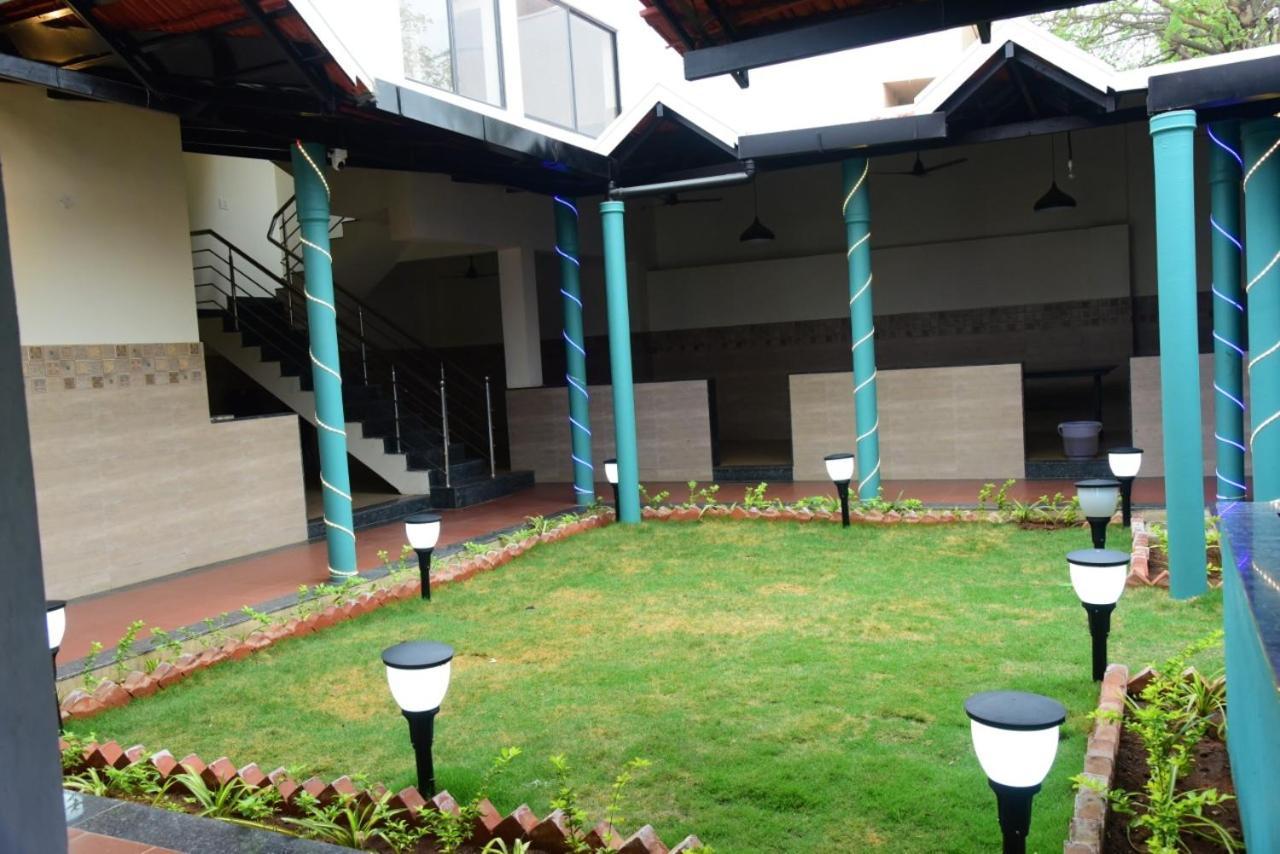 M G Residency Hotel Chikmagalūr Kültér fotó
