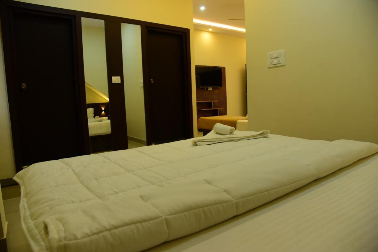 M G Residency Hotel Chikmagalūr Kültér fotó