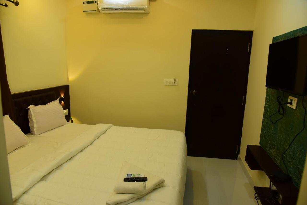 M G Residency Hotel Chikmagalūr Kültér fotó