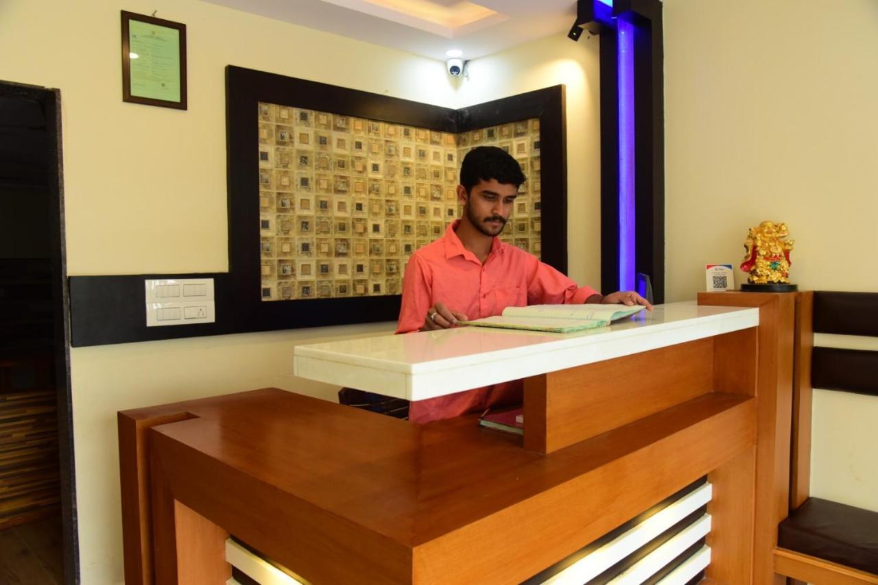 M G Residency Hotel Chikmagalūr Kültér fotó